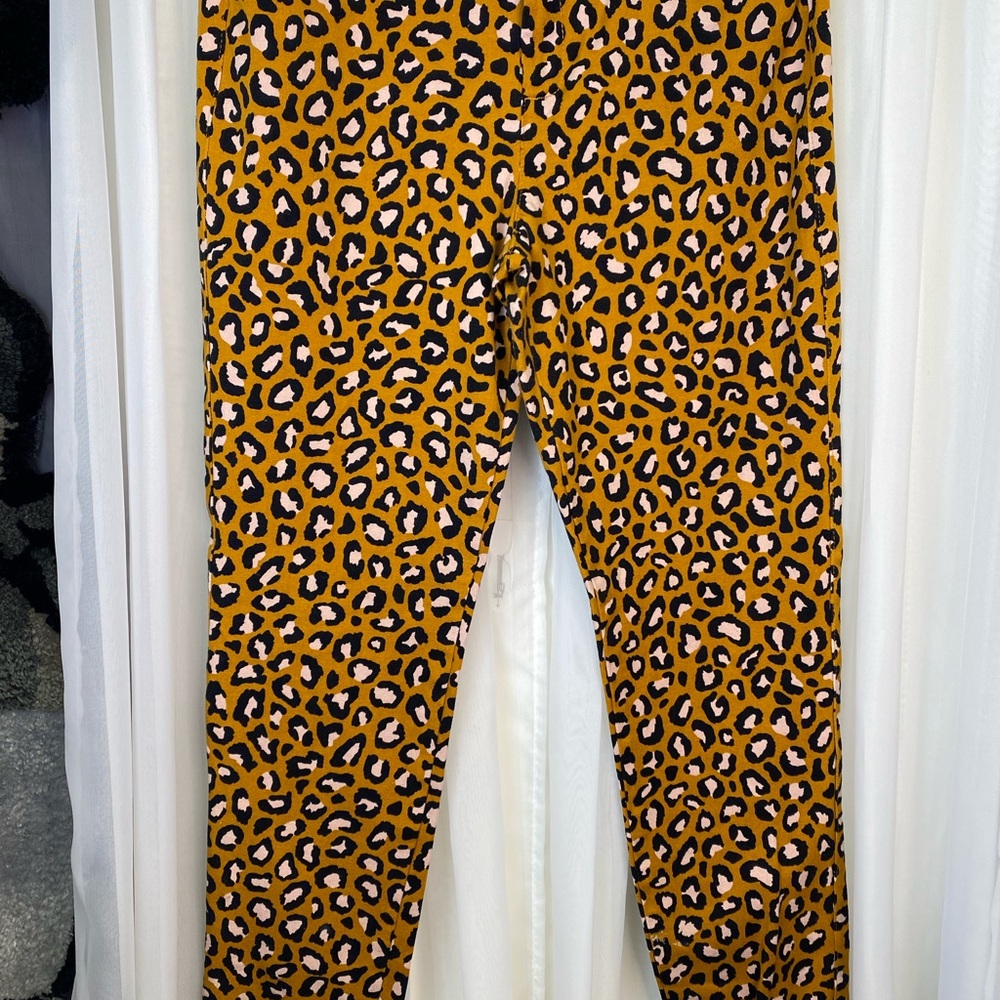 Old Navy Leopard Print Pixie Ankle Pants - Black,… - image 4